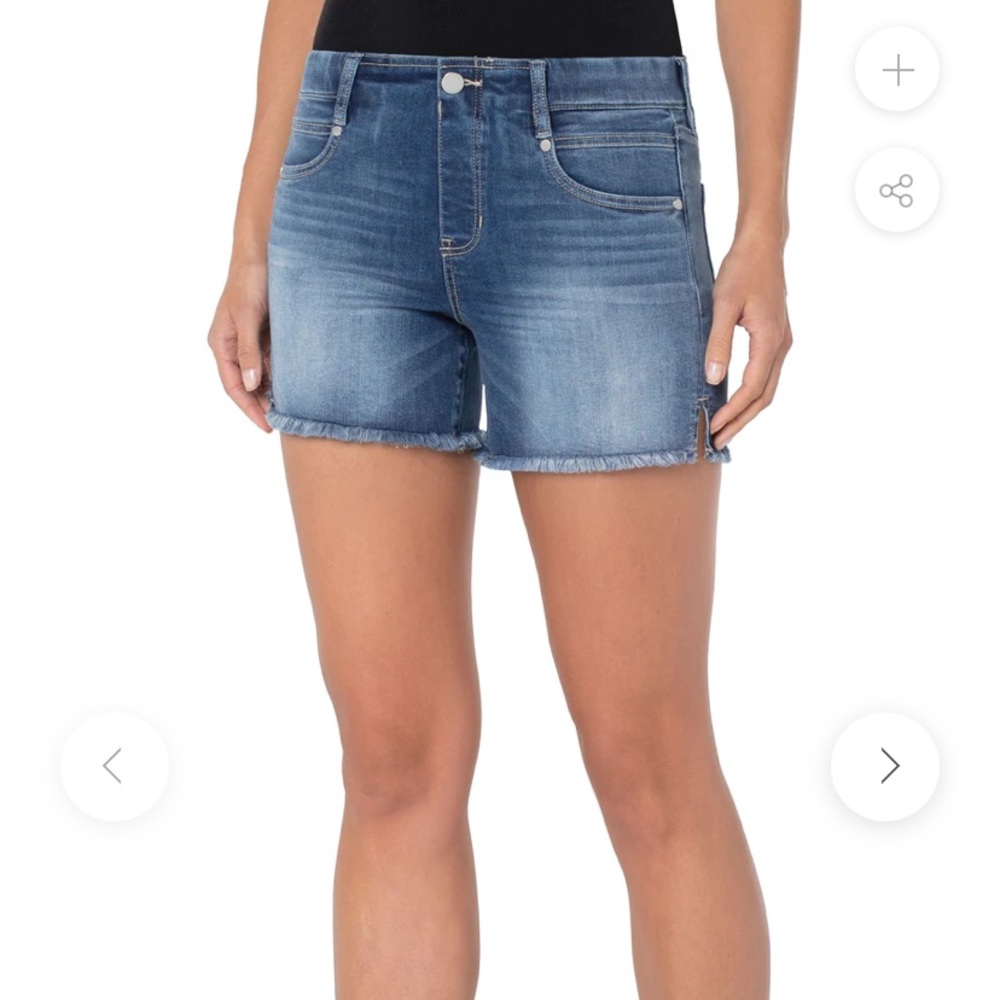 Liverpool Los Angeles 24W Plus Size Jean Shorts Distressed Frayed Medium Wash